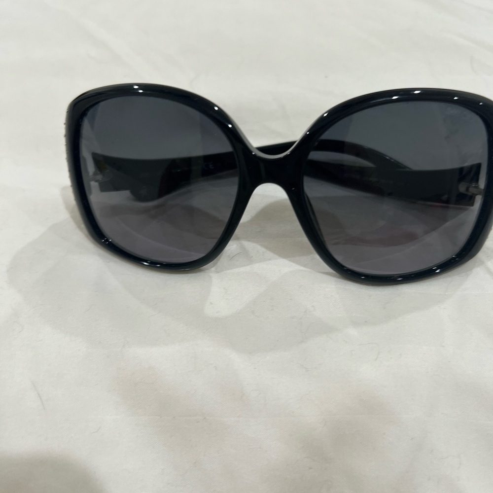 JIMMY CHOO. Sunglasses with Crystals embellishment
100% UVA and UVB protection
